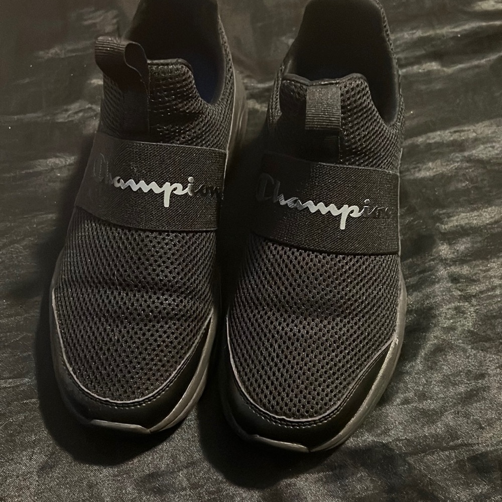 All black champion shoes/very good condition 💙 MESSAGE BEFORE PURCHASING